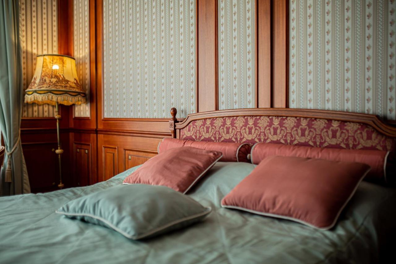 Zamek Dubiecko Hotel Eksteriør billede